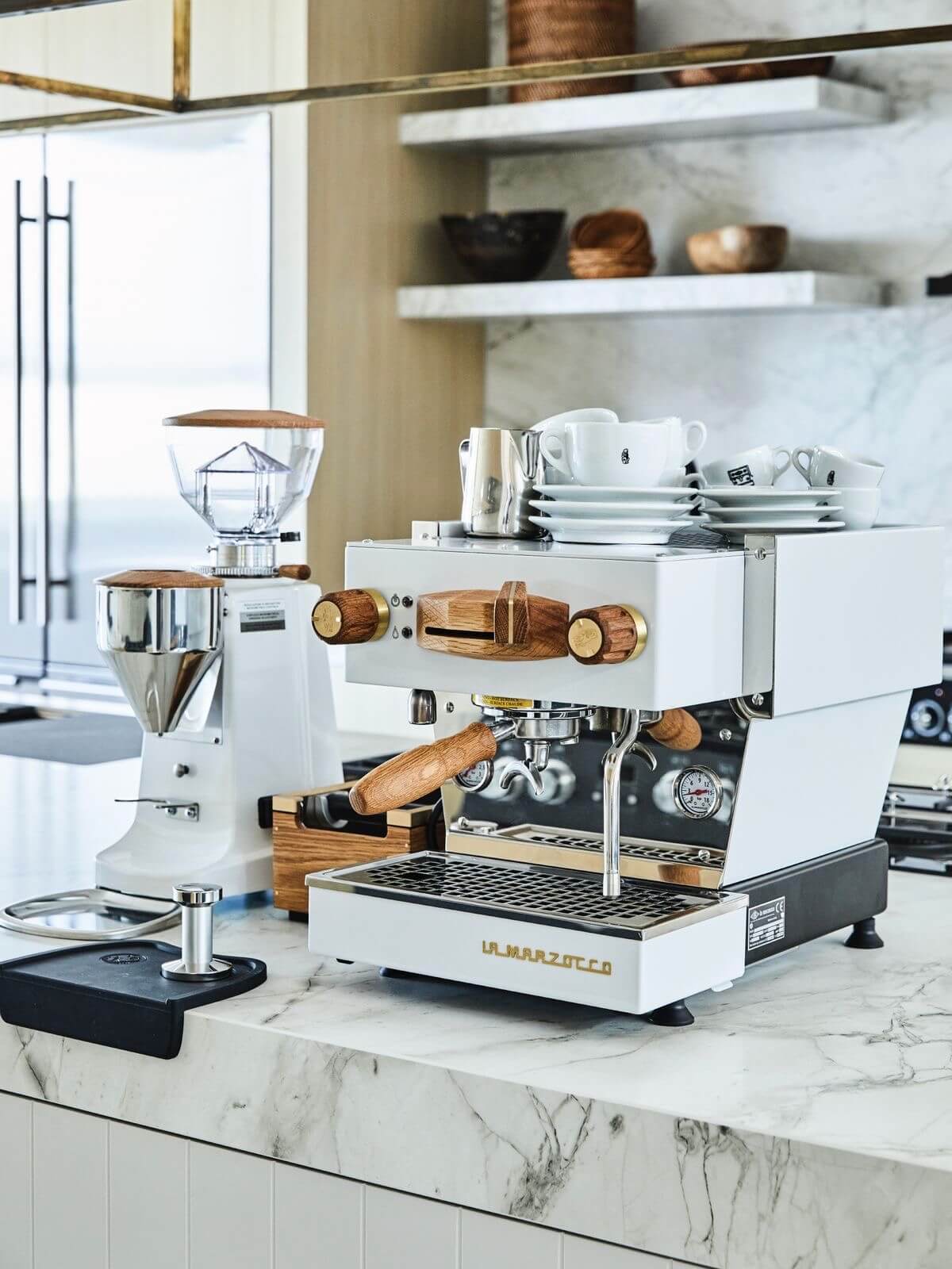 5_bvb_exclusieve_keukens_La_Marzocco_exclusieve_apparatuur_Linea_Mini_wit_customized Partners - Bjorn van Baal - Exclusieve Keukens